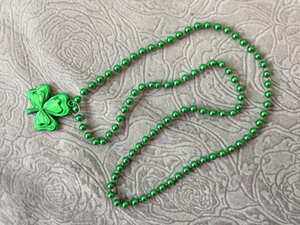 Plastic <span class=keywords><strong>St.</strong></span> <span class=keywords><strong>Patrick</strong></span>'<span class=keywords><strong>s</strong></span> Day Irish clover necklace festival gift Mardi gras beads - Product Image 2