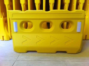 Barrières de sécurité routière en plastique remplies d'eau de 200 cm de long - Product Image 6