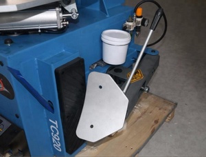 Machine à changer les pneus TC980ITF changeur de pneus à deux mains pour changeur de pneus d'atelier de <span class=keywords><strong>garage</strong></span> - Product Image 4