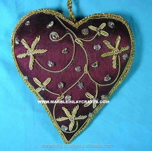 Décorations de Noël brodées au zari - Product Image 1