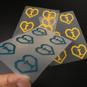 Étiquettes personnalisées en caoutchouc, avec Logo surélevé 3D en forme de cœur coloré, transfert de chaleur, pour T-shirts, vente en gros, pièces - Product Image 6