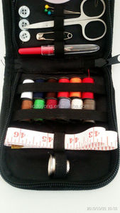 Zippering viaje kit de costura agujas, hilo, tijeras, dedal, Perno de seguridad y más - Product Image 5