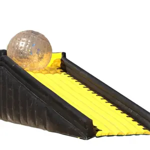 充气 zorb 球坡道户外装载巨大的斜坡与 zorb 泡沫足球双倾斜 Zorb 球轨道