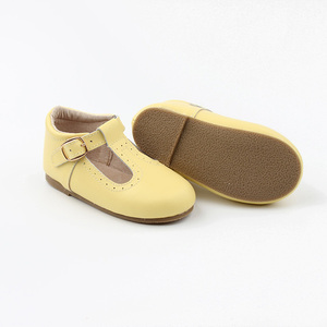 Mocassini Gialli Impermeabili in Vera Pelle con Cinturini a T per Bambina - Product Image 3