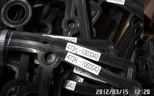 EMPAQUE TAPA VALVULAS CHERY YOYA 473H-1003042 - Product Image 1
