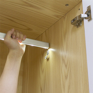 Hiện đại LED tủ quần áo ánh sáng với cảm biến chuyển động Pin hoạt động 800 mét hình bầu dục nhôm treo thanh đường sắt <span class=keywords><strong>CE</strong></span> <span class=keywords><strong>RoHs</strong></span> FCC chứng nhận - Product Image 4