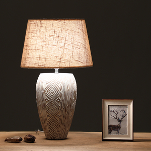 北欧のクリエイティブなデザインのベッドサイドランプ手作りの樹脂製テーブルランプforhome decor - Product Image 1