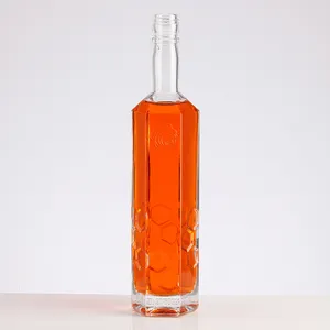 La botella de vidrio transparente se puede personalizar en relieve botella de alcohol de tequila de whisky de boca de seda de 75