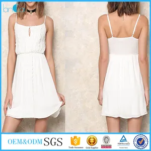 2017 servicio de Encargo blanco vestido de verano ganchillo cut out front vestido de tirantes
