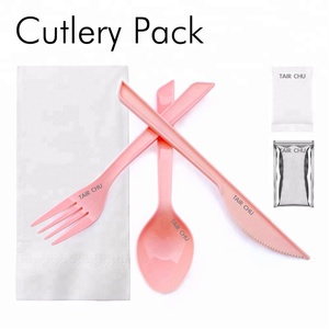 Cubiertos de avión desechables de plástico negro hechos en Taiwán - Product Image 2