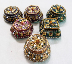 Supports de bibelots en bois massif, Vermilon/boîte d'intérieur - Product Image 1