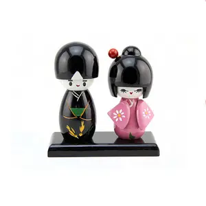 Traditionelle hochzeit puppe japanischen kokeshi puppen