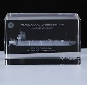 Personalizado Personalizado 3D Gravação A Laser Foto Imagem De Vidro Cubo de Cristal Gravado Paperweight Bloco De navio de Guerra Para Presente Da Lembrança