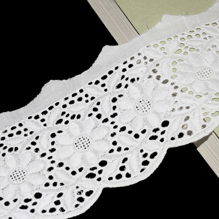 Cheerslife fornecimento de fábrica 100% algodão, 10.5 cm branco flor couro cabeludo bordado delineado renda guarnição para vestido de vestuário