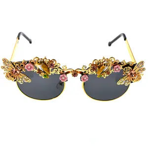 Barocco di lusso Del Fiore Del Rhinestone Bee Occhiali Da Sole per le Donne di Marca Femminile Occhiali Da Sole Oculos Eyewear di Cristallo per il Partito