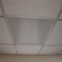 Medio ambiente de plástico perforada azulejo del techo y de un puñetazo de techo