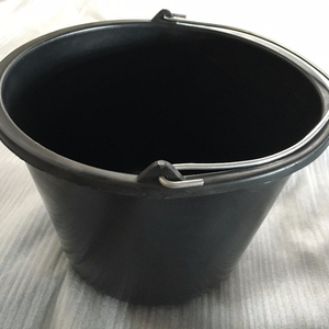 Grosir desain baru kapasitas besar 12l ember hitam PE ember air kustom ember plastik murah