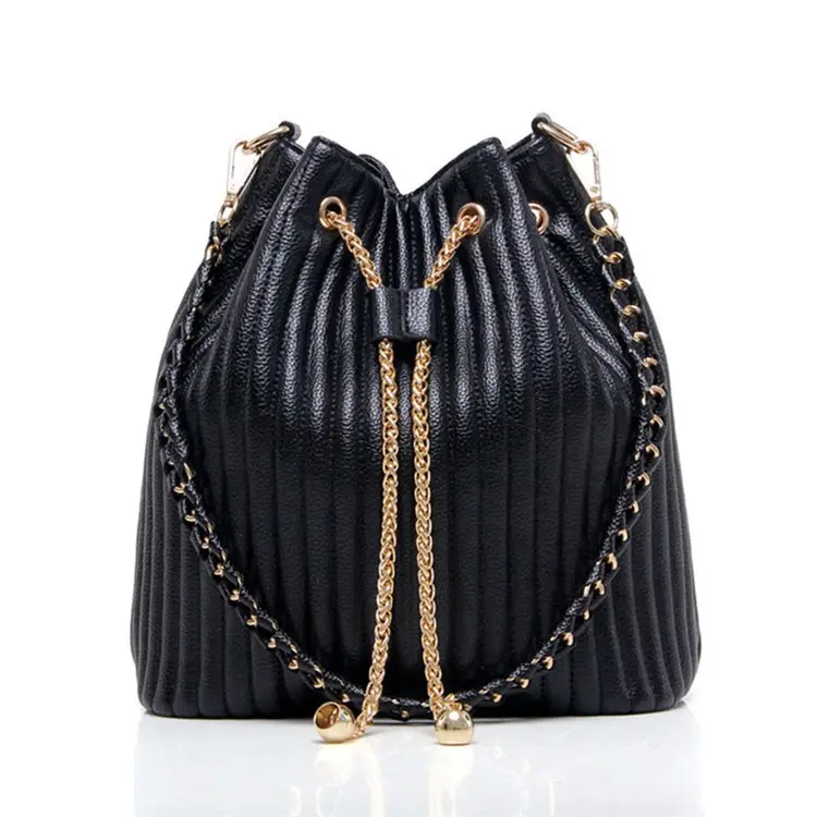 2017 Women Quilted Leather Black Bucket Bag with Metal Chain