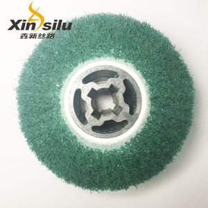 180 #   8698 Roue de polissage satinée à lamelles en nylon non tissé <span class=keywords><strong>avec</strong></span> trou de fixation |   Outil de meulage abrasif pour la finition des métaux - Product Image 4