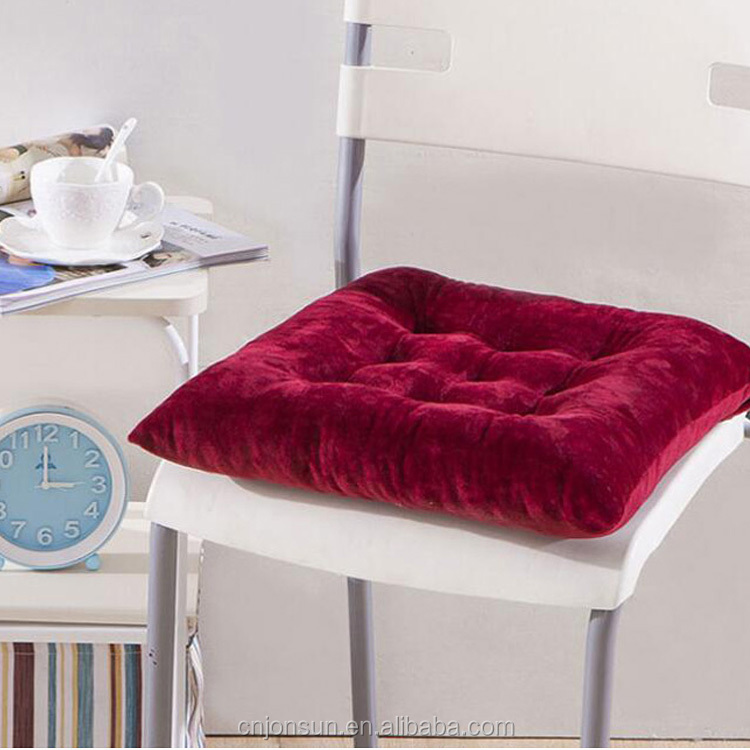 Шкатулка в стиле подушки добавить дополнительный слой комфорта и всплеск цвета к вашей столовой стулья и барные стулья подушки