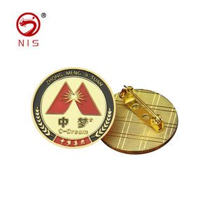 Fabricante profesional de plástico personalizado pin insignia diseño - Product Image 1