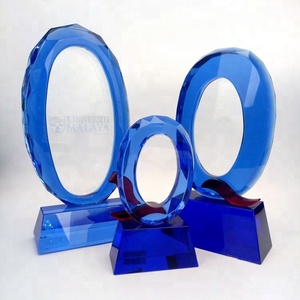Azul al por mayor trofeos de <span class=keywords><strong>cristal</strong></span> decorativo de <span class=keywords><strong>cristal</strong></span> trofeo K9 vidrio campeón Premio taza para actividades compañía - Product Image 2