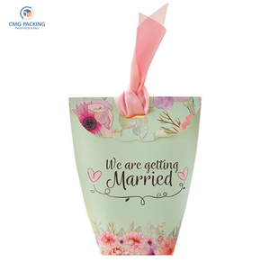 "Nos estamos casando" Flor Favores de la boda Cajas de dulces Bomboniera Bolsita de papel Bolsas de dulces Favores de fiesta Caja de regalo - Product Image 1