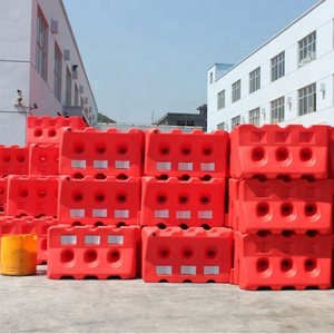 2 meters water filled traffic barrier blowing plastic road safety barrier