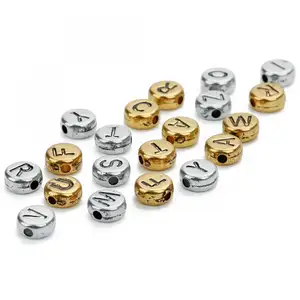 新的魅力字母珠子呈扁圆形的魅力与金/镀银独特字母珠 100pcs每袋