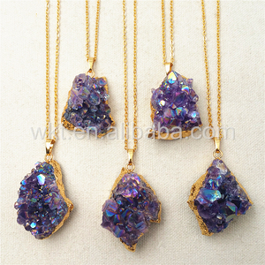 WT-N832 Amazing Natural Amethyst Cluster con el collar del encanto del Color del Ángel de la llama, amatista encantadora con el collar del encanto chapado en oro - Product Image 1