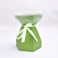Nuevo estilo, caja de embalaje de flores de papel personalizada de alta calidad, bolsa de revestimiento UV en relieve, tipo de carpeta de laminación mate y brillante