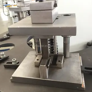 Machine de poinçonnage de trou de serrure de porte de fenêtre en aluminium