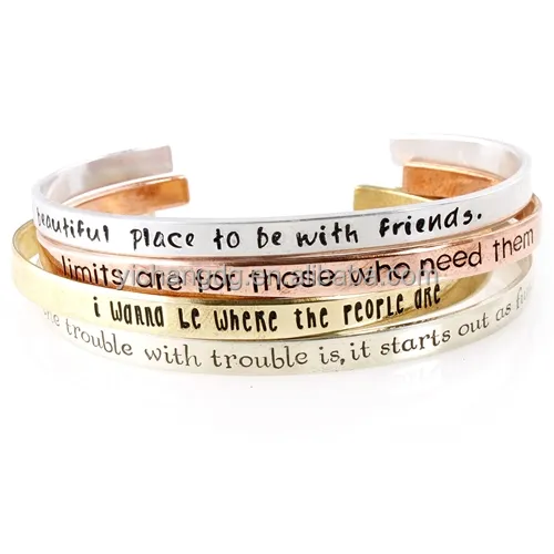 Bracelet manchette couleur or avec citation inspirante, en acier inoxydable, personnalisé, unisexe, Mantra