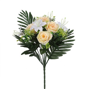 Nouvelle collection de roses <span class=keywords><strong>artificielles</strong></span> en soie colorées avec de grandes feuilles vertes <span class=keywords><strong>pour</strong></span> les funérailles - Product Image 1