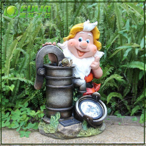 Luz solar <span class=keywords><strong>de</strong></span> resina <span class=keywords><strong>de</strong></span> duende sentado en la seta - Product Image 3