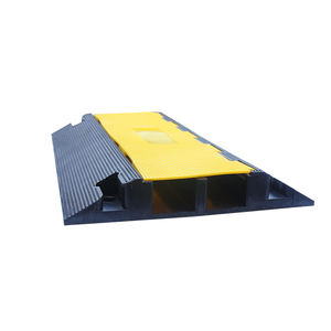 <span class=keywords><strong>Rampe</strong></span> de sécurité routière en <span class=keywords><strong>acier</strong></span> durable à 2 canaux Protecteur de câble en caoutchouc recouvert de PVC Bosse pour la route - Product Image 5