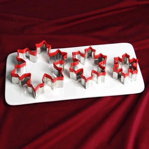 3 pezzi <span class=keywords><strong>di</strong></span> utensili da forno natalizi <span class=keywords><strong>tagliabiscotti</strong></span> con <span class=keywords><strong>fiocco</strong></span> <span class=keywords><strong>di</strong></span> <span class=keywords><strong>neve</strong></span> con bordo/parte superiore in Silicone/PVC - Product Image 3
