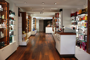 Design d'Interni Personalizzato per Negozio <span class=keywords><strong>di</strong></span> Profumi <span class=keywords><strong>di</strong></span> Lusso con Espositori in Legno per Piccoli <span class=keywords><strong>Negozi</strong></span> <span class=keywords><strong>di</strong></span> Cosmetici - Product Image 6