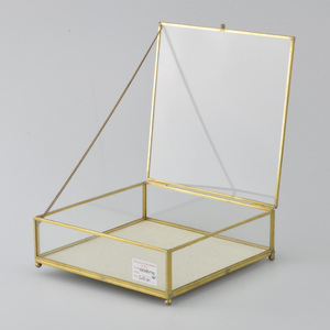 Étui à bijoux en verre transparent de forme d'octogone avec la base de miroir - Product Image 3