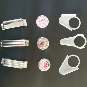 Wholesale Metal Handles and Japan Style Squeeze Caps with Plastic Spouts Accessories for F-style Rectangular Motor Oil Tin Can