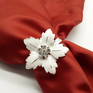 40mm bianco <span class=keywords><strong>fiore</strong></span> smalto strass portatovagliolo elegante in metallo portatovaglioli per banchetto di nozze decorazione della tavola - Product Image 4