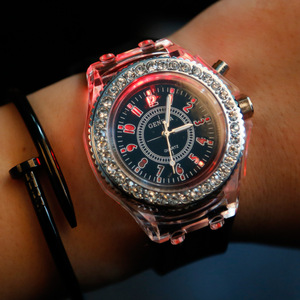 Relojes de Marca Geneva para Hombre, Esfera Grande, Moda, Luminoso, Correa de Silicona LED, Diseño de Diamantes, Reloj de Cuarzo Deportivo para Mujer, Alta Calidad - Product Image 2