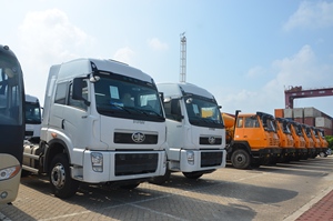 6*4 FAW <span class=keywords><strong>Prime</strong></span> <span class=keywords><strong>Mover</strong></span> 10 Wheel FAW Тракторная головка 351-450HP FAW тракторный грузовик - Product Image 2