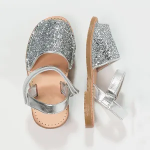 الصيف الأطفال الفتيات الصغيرات لامعة الفضة أحذية من الجلد الفتيات المصارع الصنادل - Product Image 1