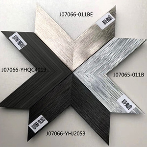 โปรไฟล์การปั้นกรอบ PS ขนาดใหญ่ของ Foshan Hualun Guanse การออกแบบสไตล์ยุโรปสมัยใหม่ทําจากไม้พลาสติกและพื้นผิวทาสี - Product Image 6