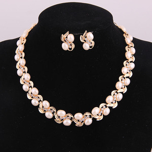 Conjunto <span class=keywords><strong>de</strong></span> joyería <span class=keywords><strong>de</strong></span> <span class=keywords><strong>perlas</strong></span> chapadas en oro para mujer, <span class=keywords><strong>collar</strong></span> y pendientes <span class=keywords><strong>de</strong></span> diamantes <span class=keywords><strong>de</strong></span> imitación, a la moda, para boda - Product Image 2
