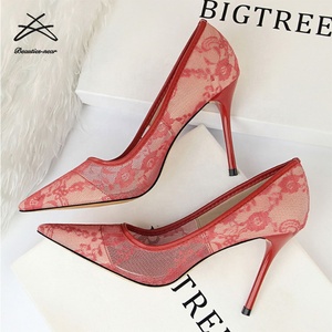 Scarpe da donna in pizzo a fiori poco profondi traspiranti nere da donna <span class=keywords><strong>tacchi</strong></span> alti da donna per scarpe da décolleté da festa - Product Image 1