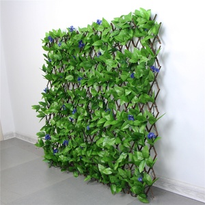 Clôture en treillis extensible en bois revêtu de PVC facile à installer pour l'extérieur - Étanche, écologique et facile à assembler pour les balcons - Product Image 4