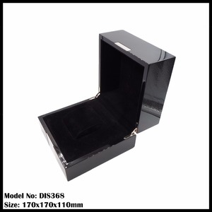 Caja de reloj de lujo para hombre 2026 con patrón de cuero y placa metálica cosida - Product Image 4