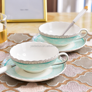 Ceramica nordica floreale Set di <span class=keywords><strong>tazze</strong></span> <span class=keywords><strong>da</strong></span> tè porcellana 150ml tazza di caffè espresso con piattino - Product Image 2